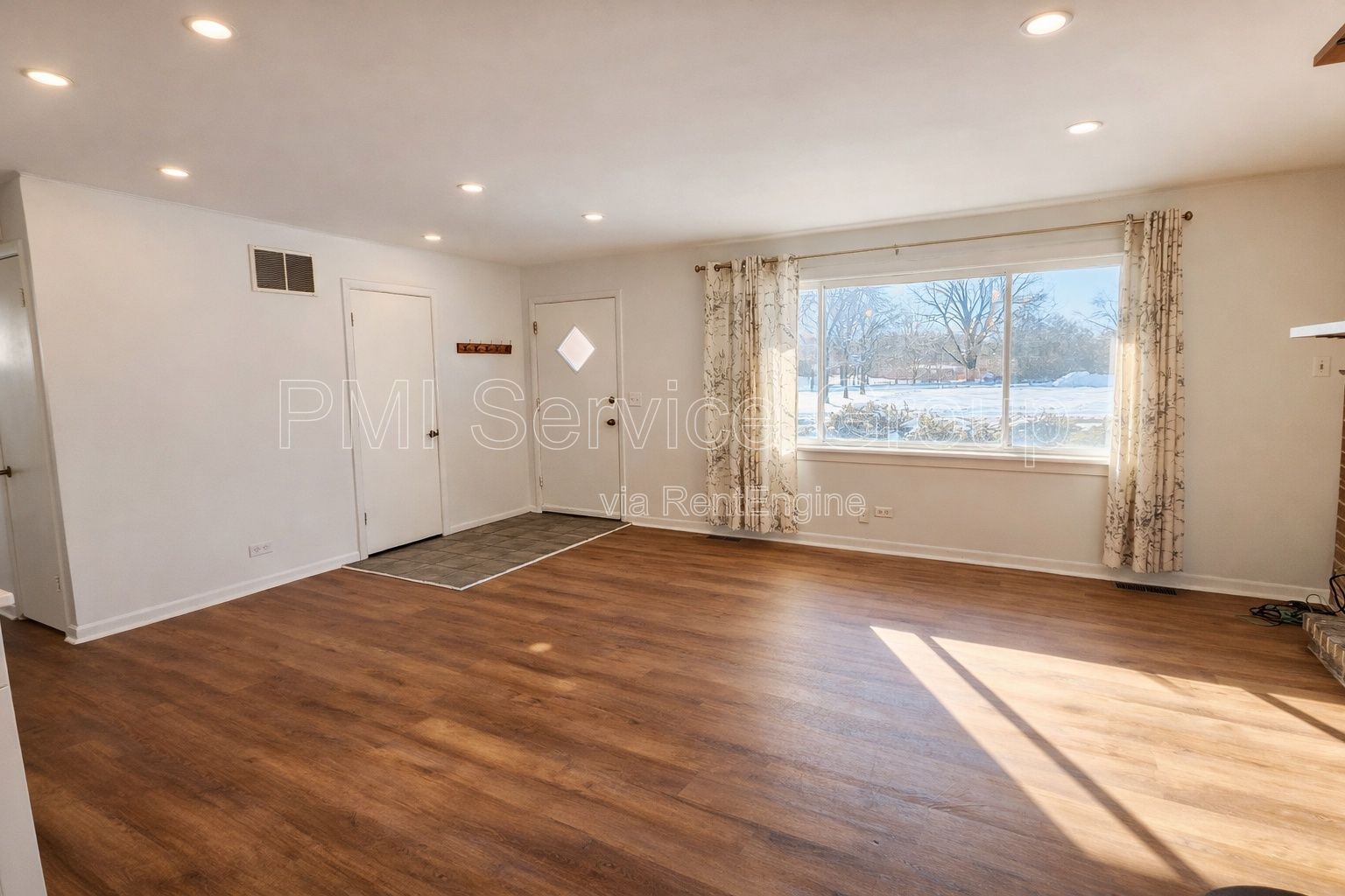 Cozy 3 Bed, 1 Bath Ranch, Minutes from Downtown Downers Grove - Available Feb 2026 property image