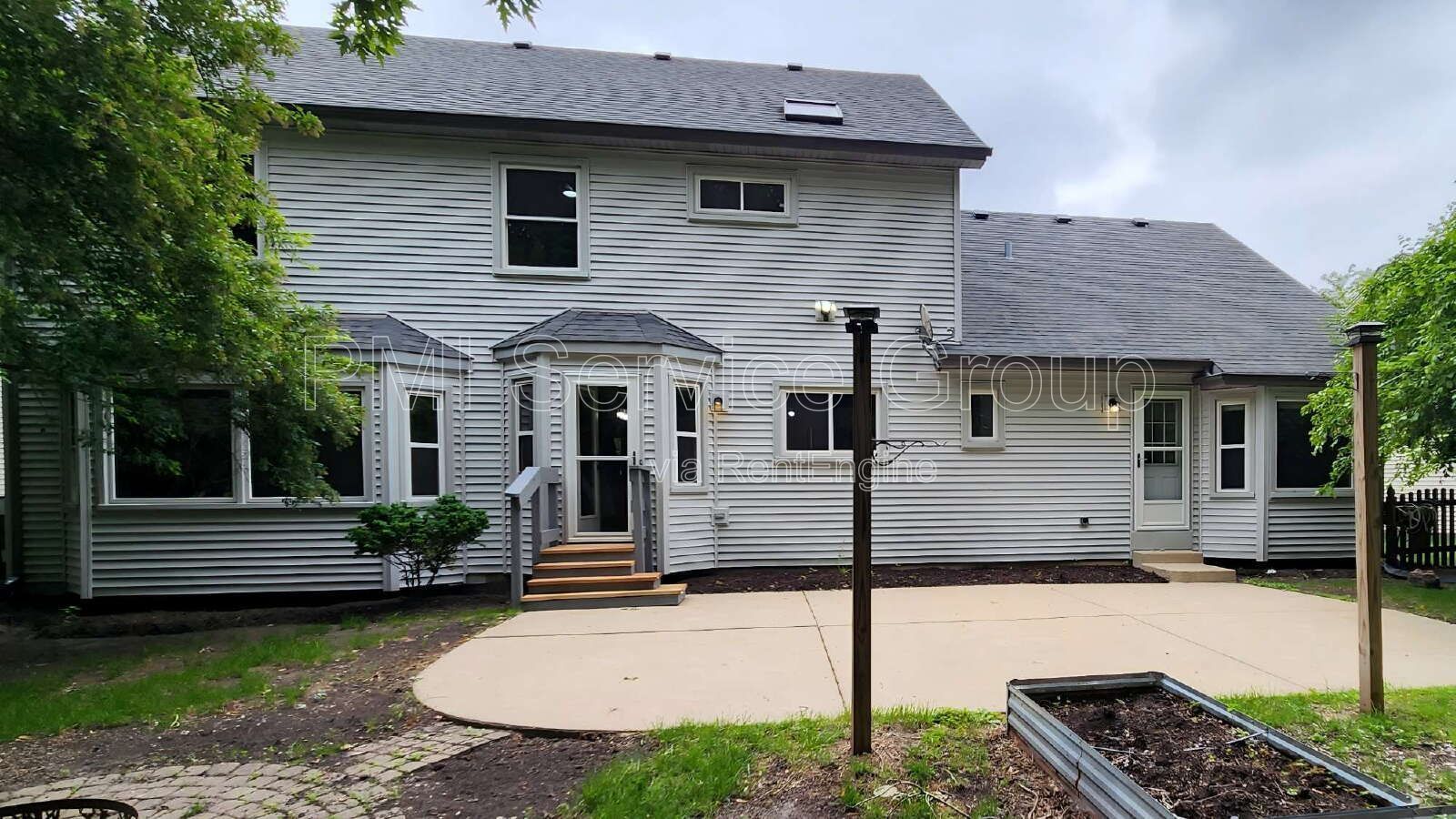 Updated Aurora Single-Family Home with Modern Finishes Throughout property image