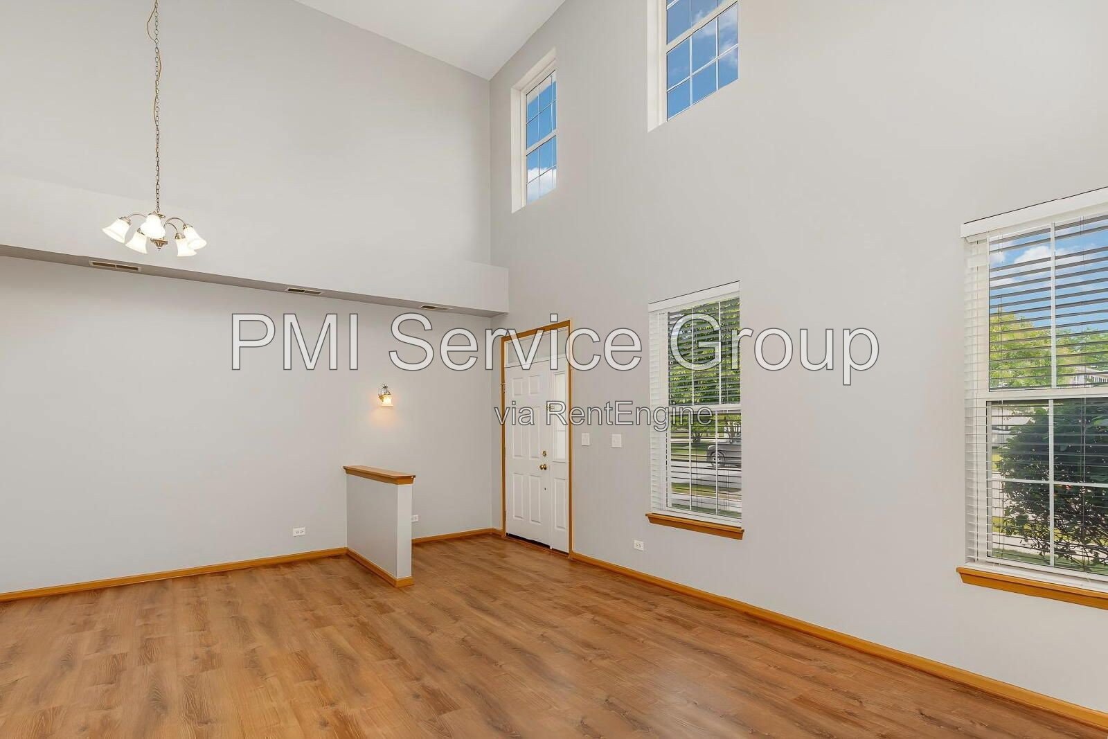 Beautiful 2-Bedroom with 1 1/2 Baths in Aurora – 1,532 Sq. Ft. property image
