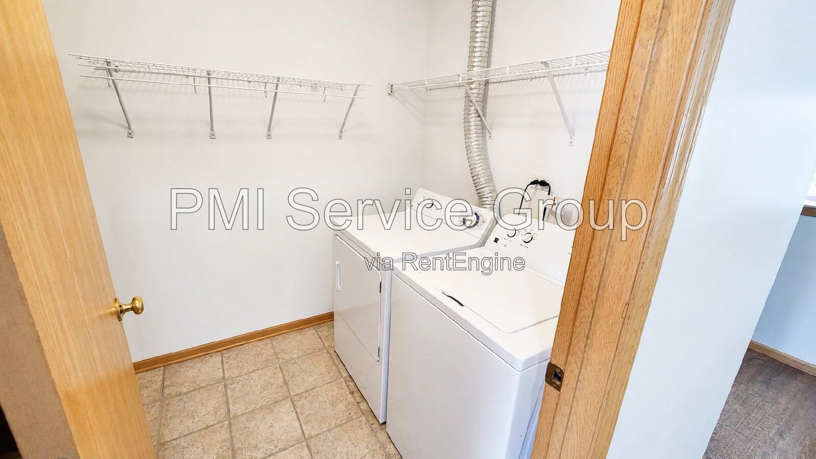 Beautiful 2-Bedroom with 1 1/2 Baths in Aurora – 1,532 Sq. Ft. property image