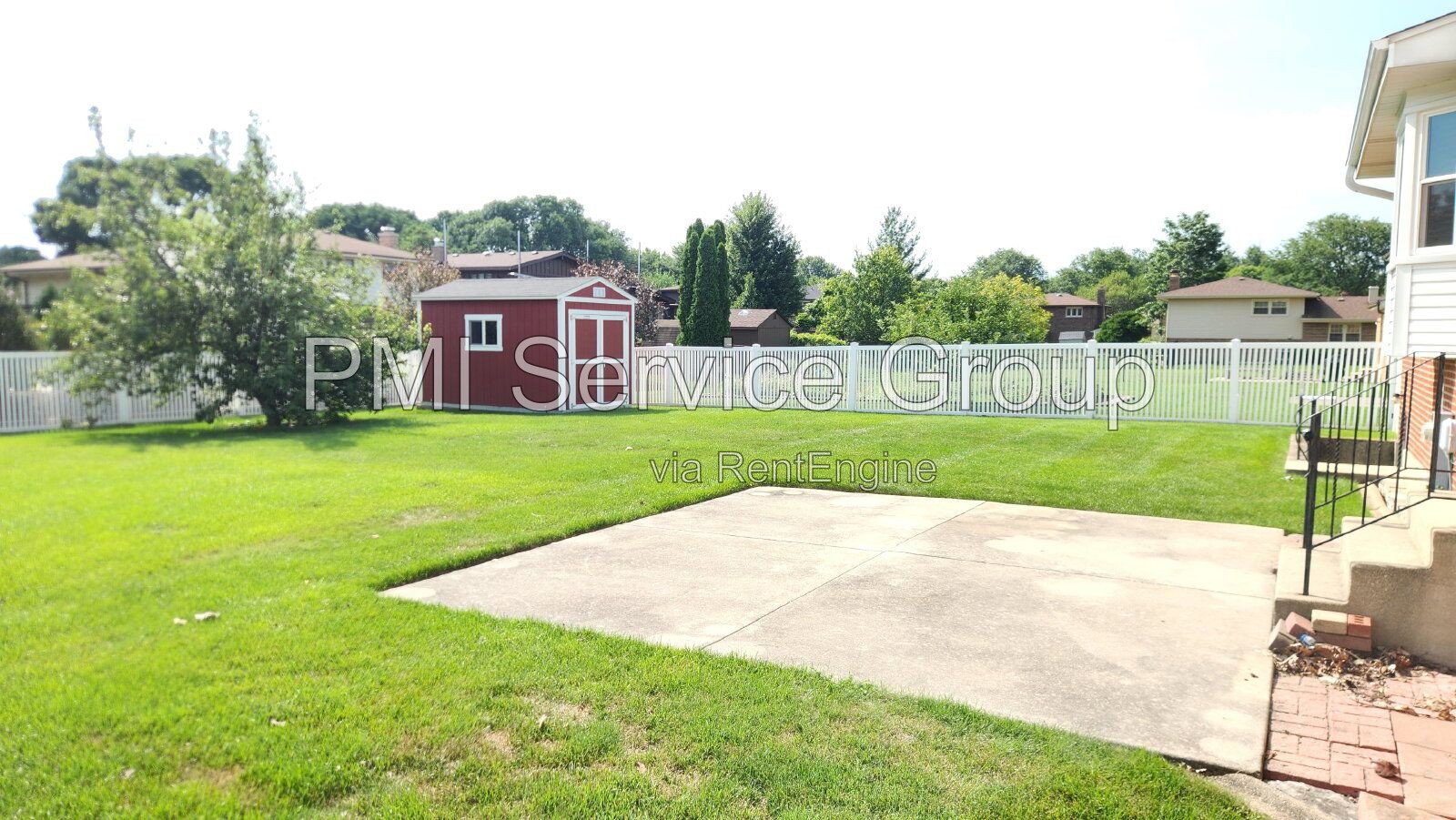 Spacious, Updated 4-Bedroom Home in a Quiet Darien Neighborhood property image