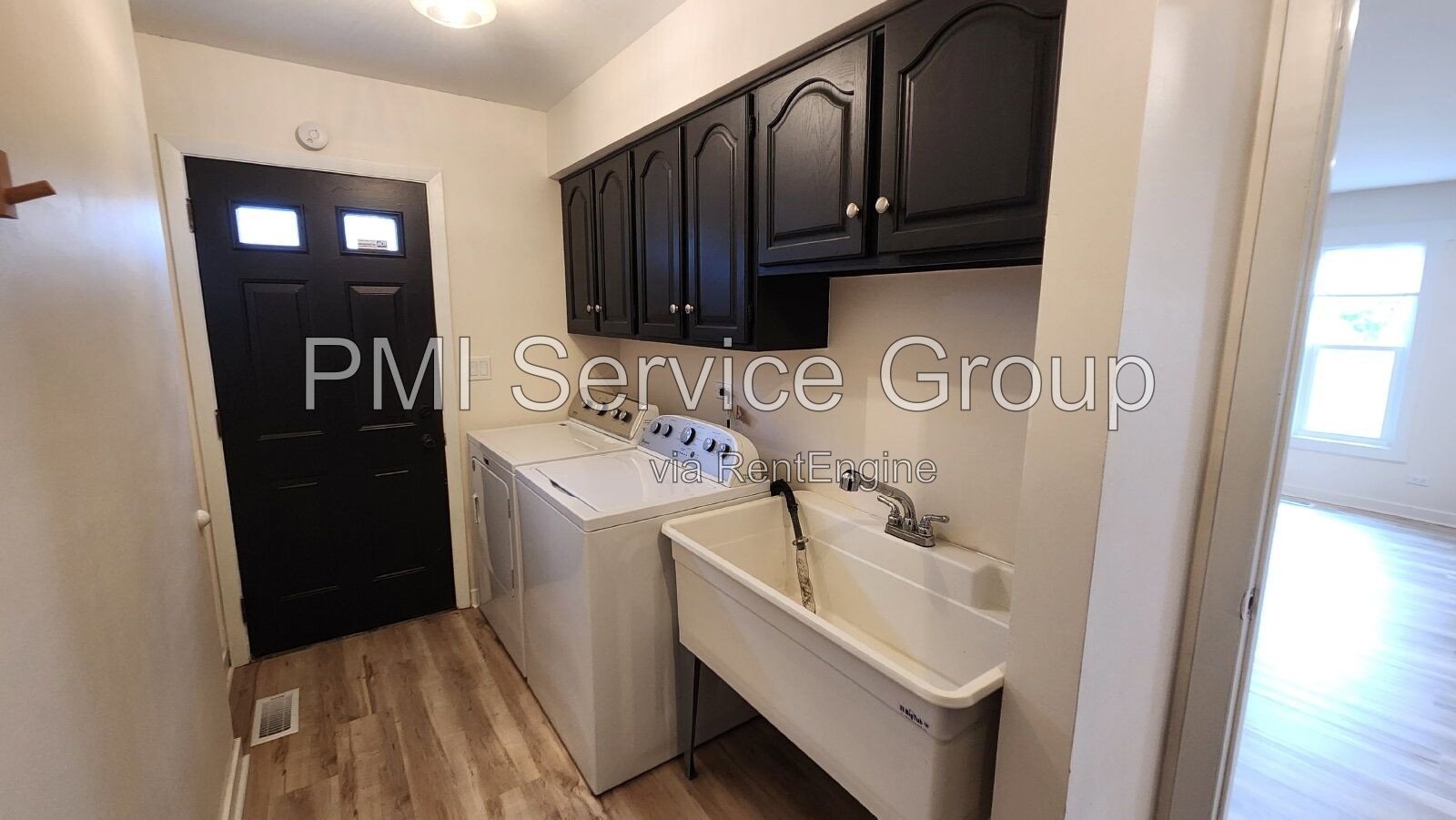 Spacious, Updated 4-Bedroom Home in a Quiet Darien Neighborhood property image