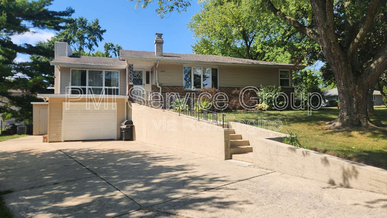 Spacious 3-Bedroom, 2-Bath Duplex Near Downtown Oswego – $2,795/month property image