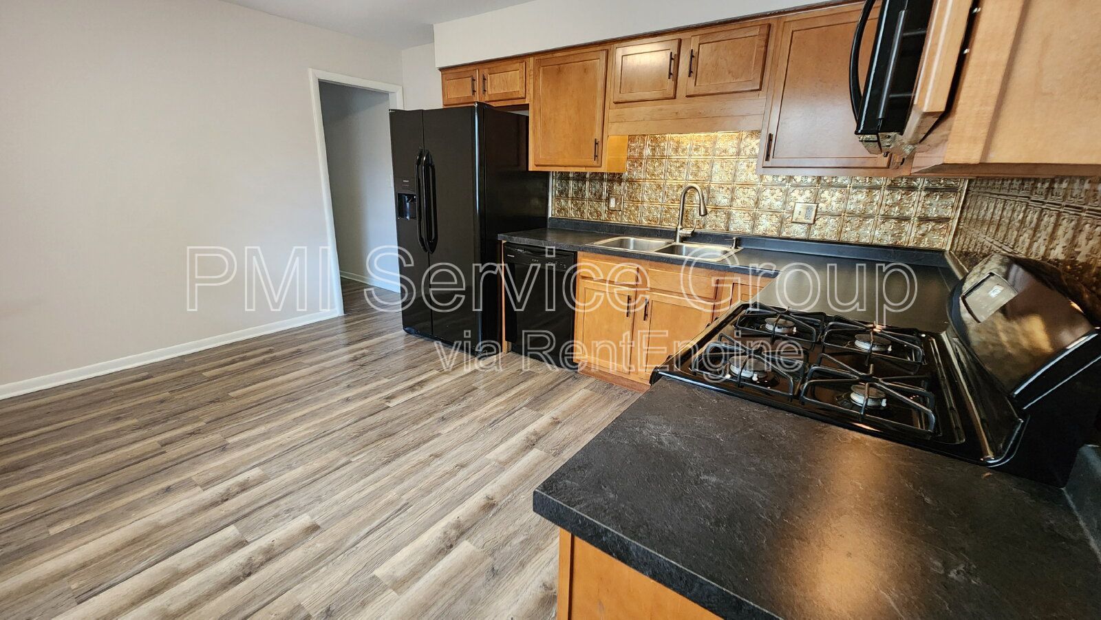 Spacious 3-Bedroom, 2-Bath Duplex Near Downtown Oswego – $2,795/month property image