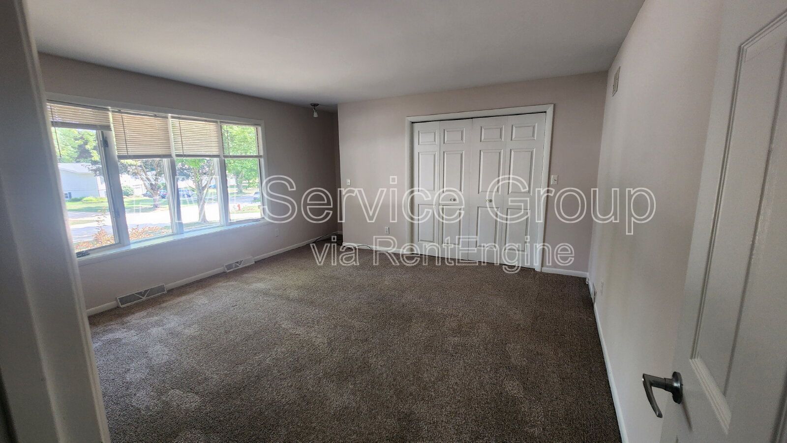 Spacious 3-Bedroom, 2-Bath Duplex Near Downtown Oswego – $2,795/month property image