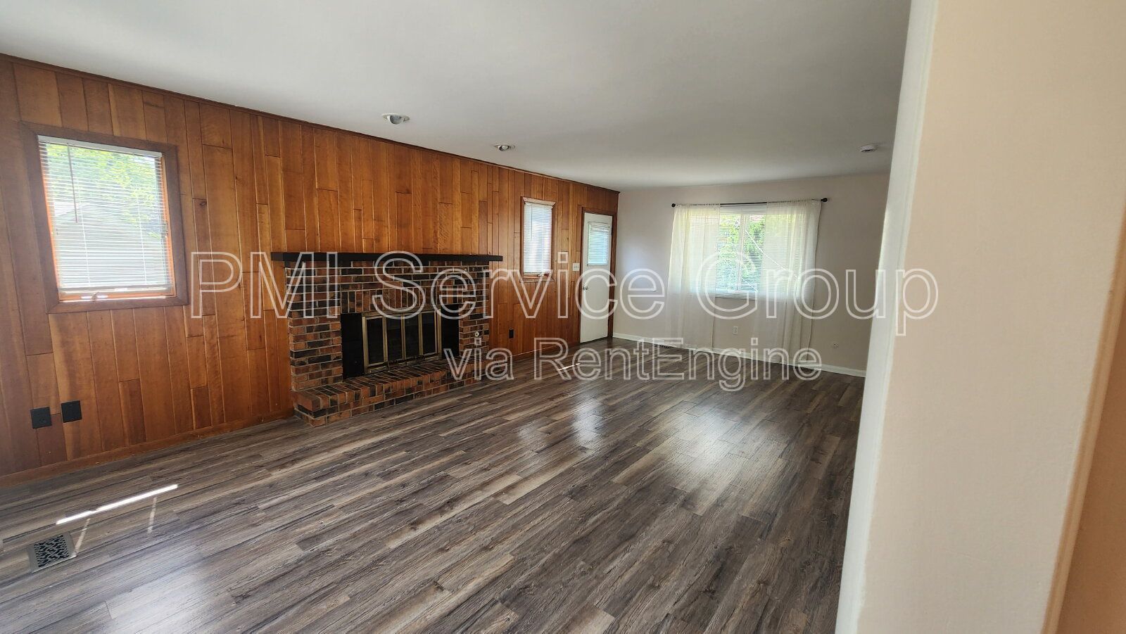 Spacious 3-Bedroom, 2-Bath Duplex Near Downtown Oswego – $2,795/month property image