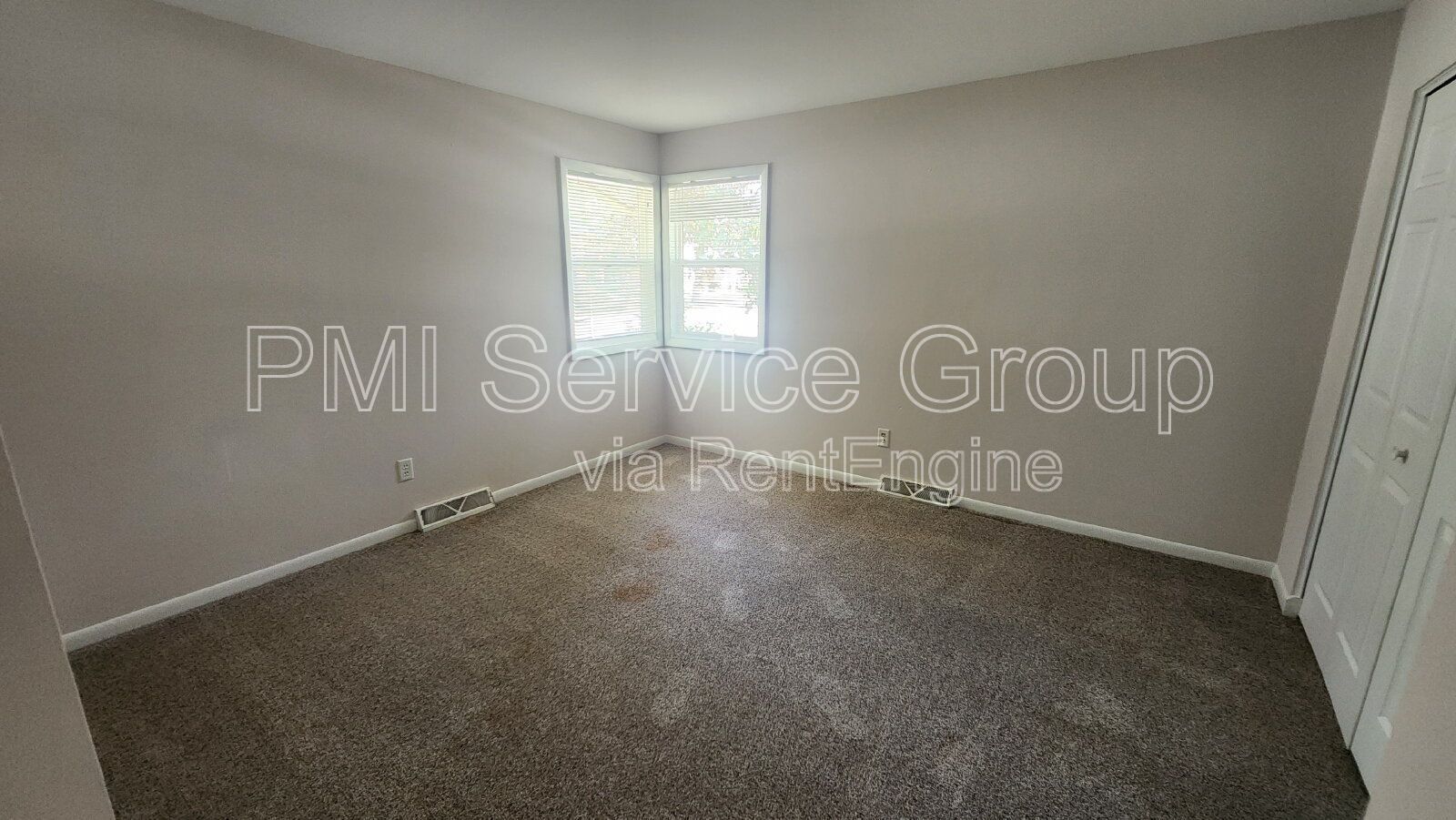 Spacious 3-Bedroom, 2-Bath Duplex Near Downtown Oswego – $2,795/month property image