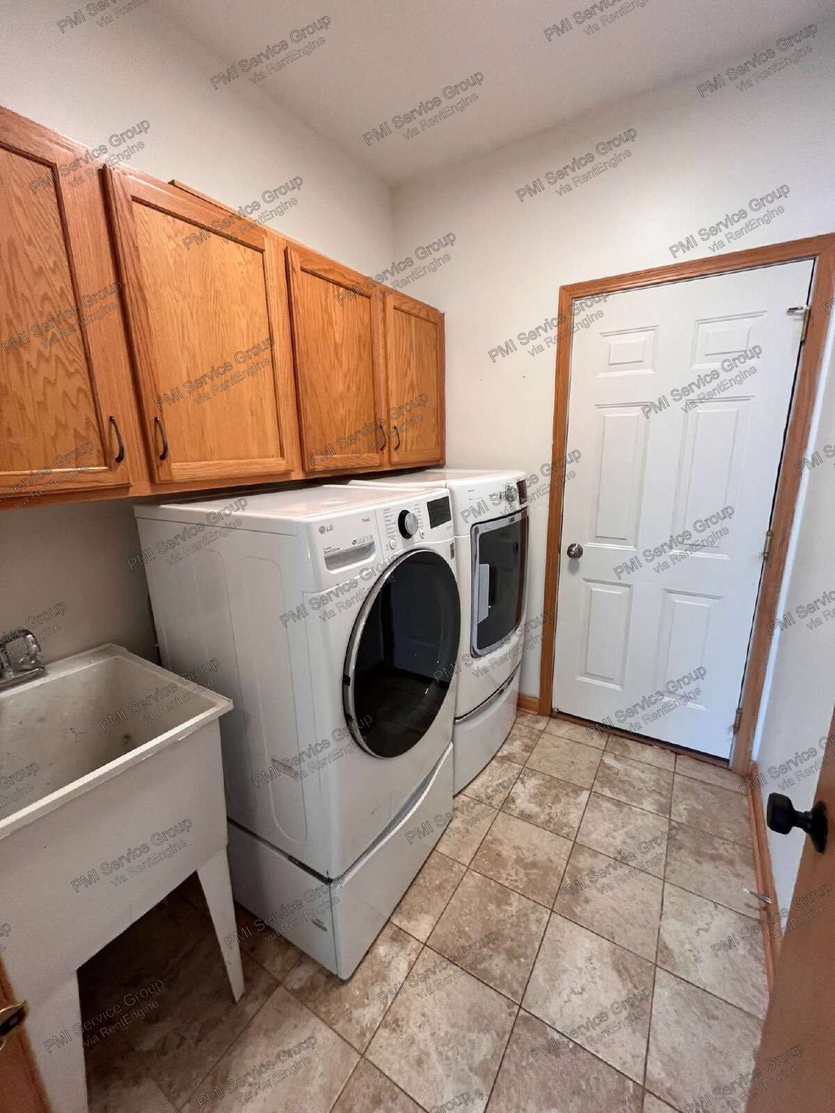 Updated Bolingbrook Home for lease with Finished Basement, Office & Pool property image